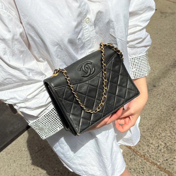 Chanel CC Vintage Quilted Flap Bag - Picture 2 of 16